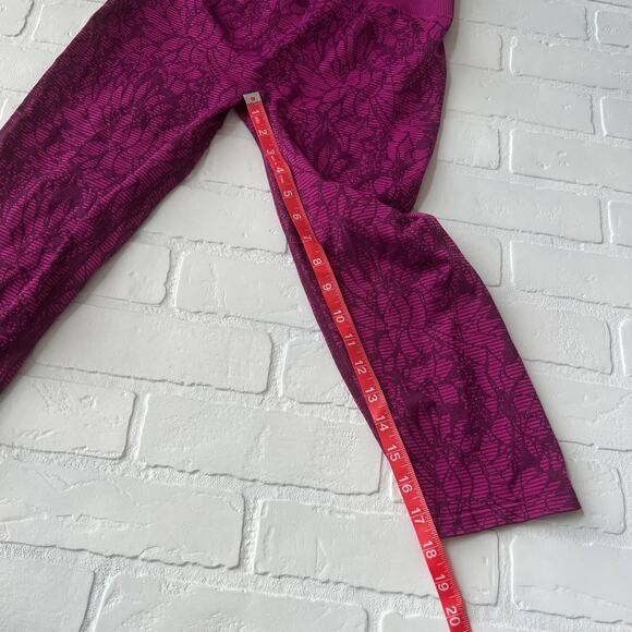 Fabletics Purple Fuschia Floral Compression Capri Leggings Yoga Pants-sz S - Picture 5 of 6